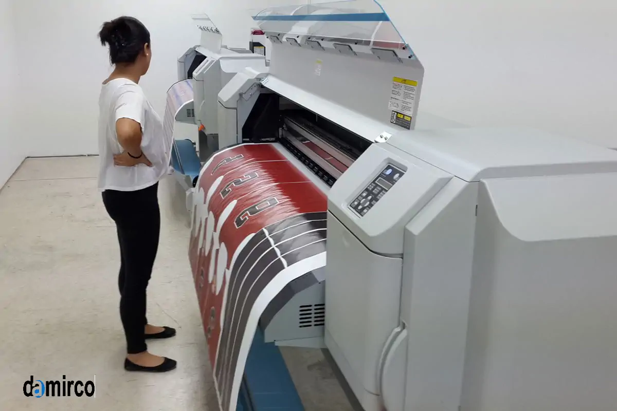 تصویری از یک دستگاه چاپ سابلیمیشن