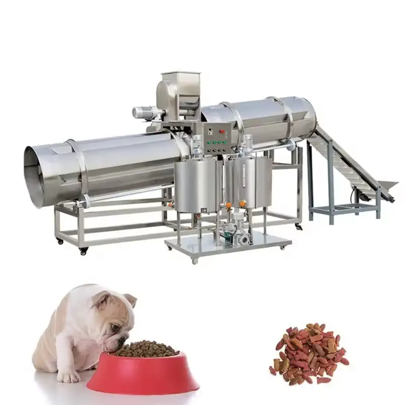 عکس سگ در کنار غذای سگ و دستگاه اکسترود تولید غذای سگ در بالای تصویر